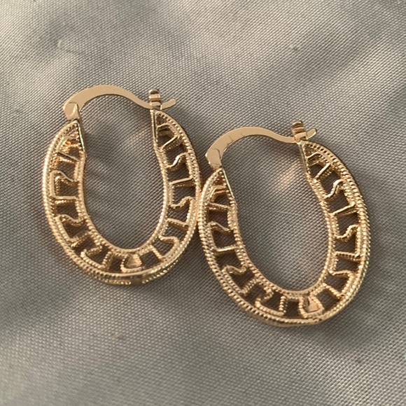 Stunning Gold Hoops - Picture 1 of 5